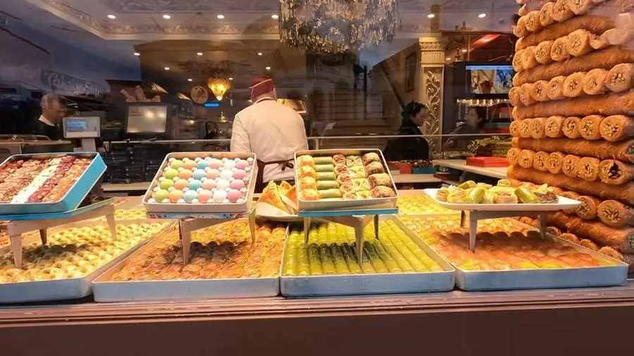 Traditional Turkish Sweets and Refreshments