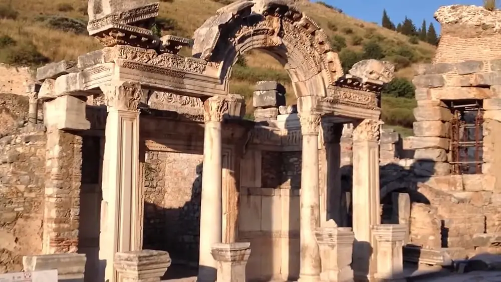 Best time to visit Temple of Hadrian