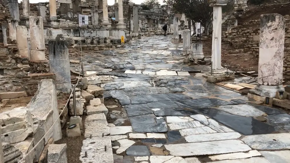 best time to visit Curetes Street