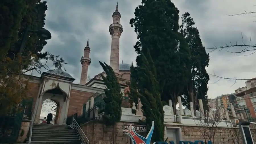 best time to visit Emir Sultan Mosque